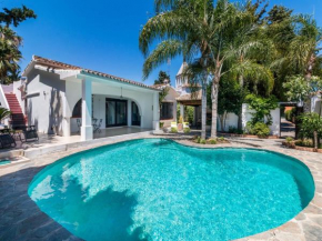 VILLA DE LA QUILLA- Private swimming pool next to the beach
